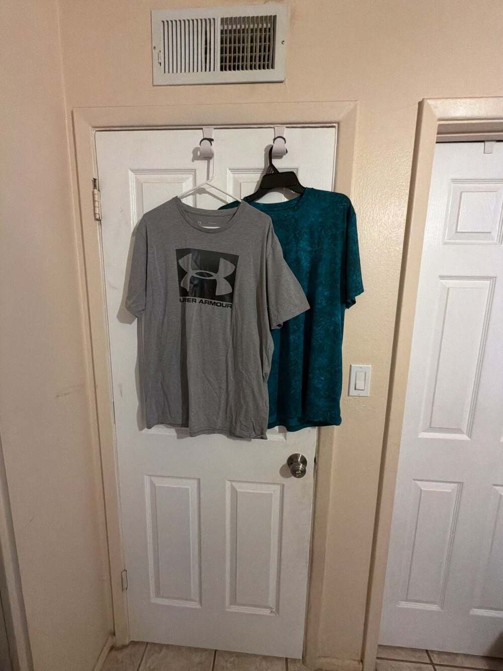 Bundle (2) Under Armour Men's Gray  Logo TShirt and Teal Color TShirt SOU1184-G